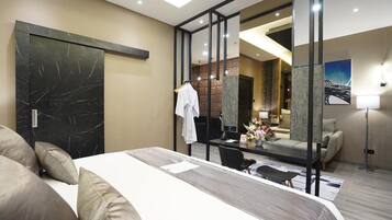 Escritorio, sistema de insonorización, tabla de planchar con plancha