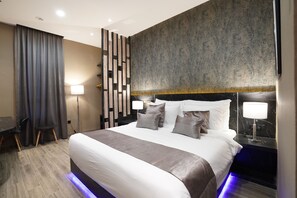 ห้องพรีเมียร์ดับเบิลหรือทวิน | โต๊ะทำงาน, ห้องเก็บเสียง, เตารีด/โต๊ะรีดผ้า, Wi-Fi ฟรี