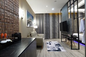 ห้องสวีท | บริเวณนั่งเล่น | ทีวีจอแบน