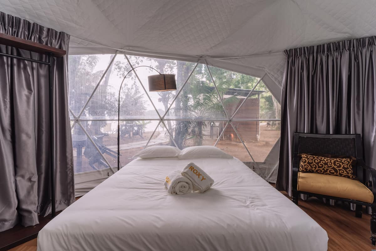 Tenda (Igloo) | Tirai kedap cahaya dan seprai linen