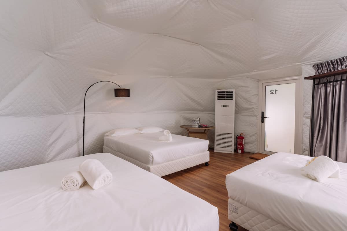 Tenda (Igloo) | Tirai kedap cahaya dan seprai linen