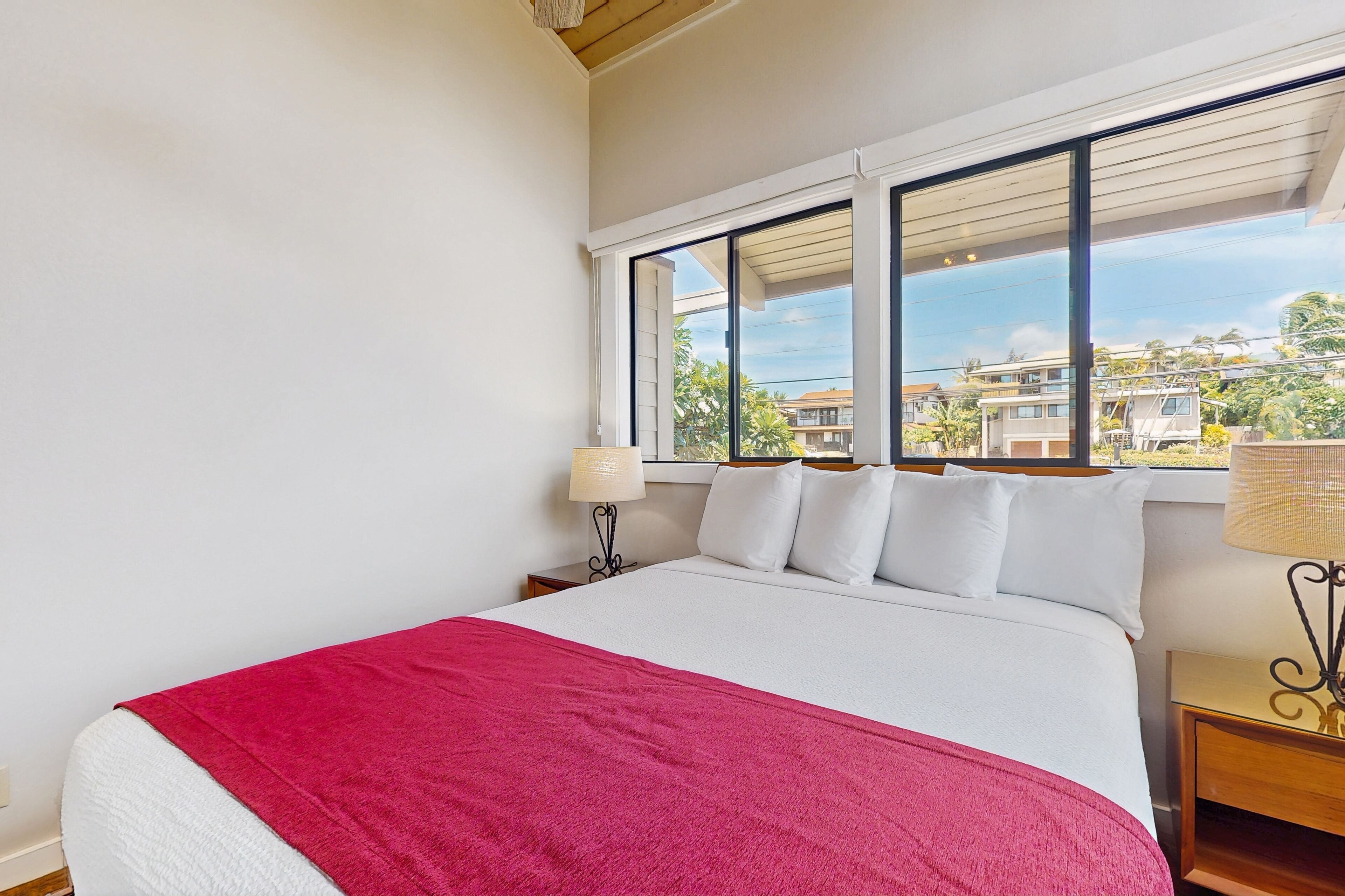 2 bedrooms, iron/ironing board, internet, bed sheets