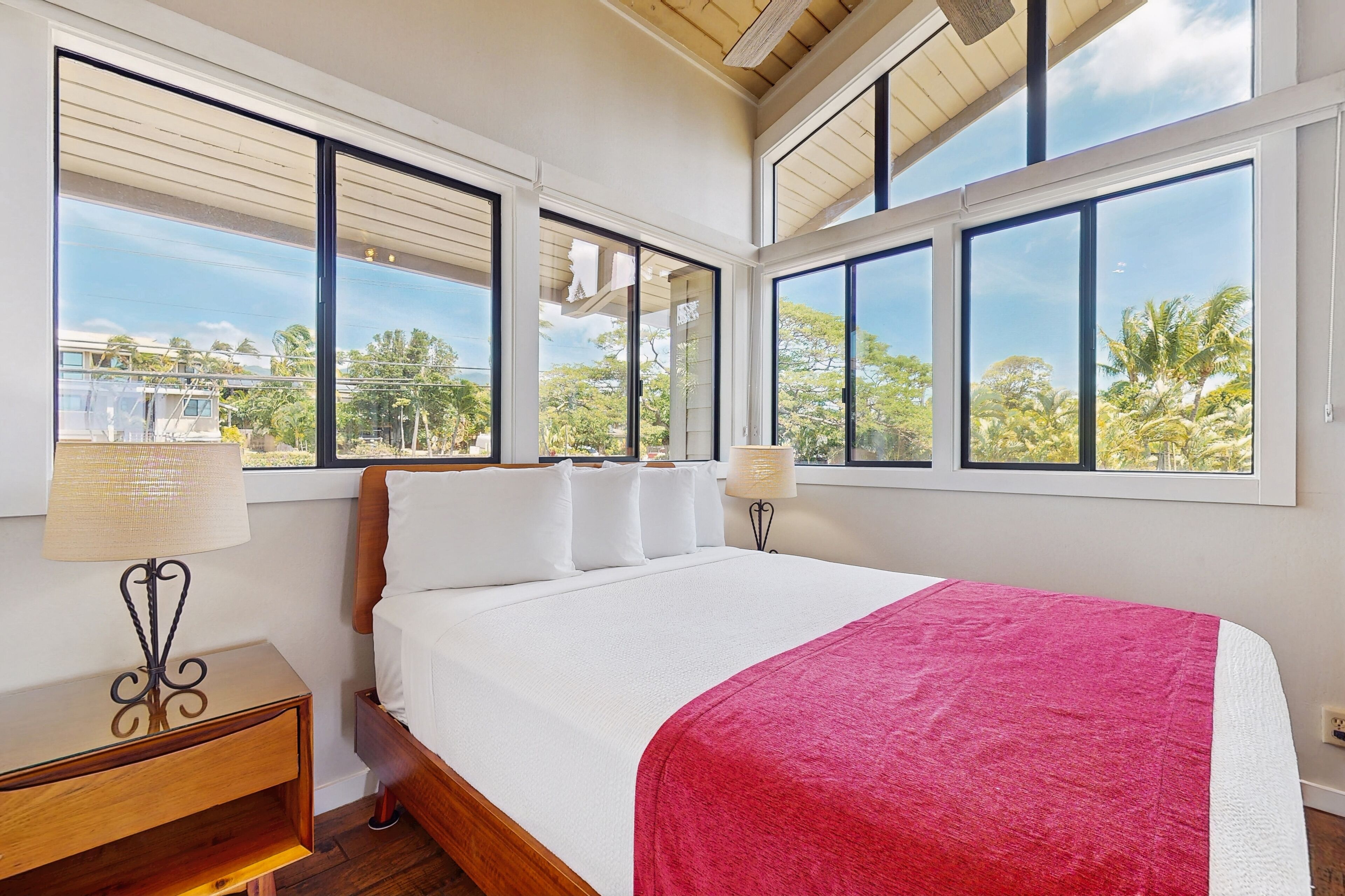 2 bedrooms, iron/ironing board, internet, bed sheets