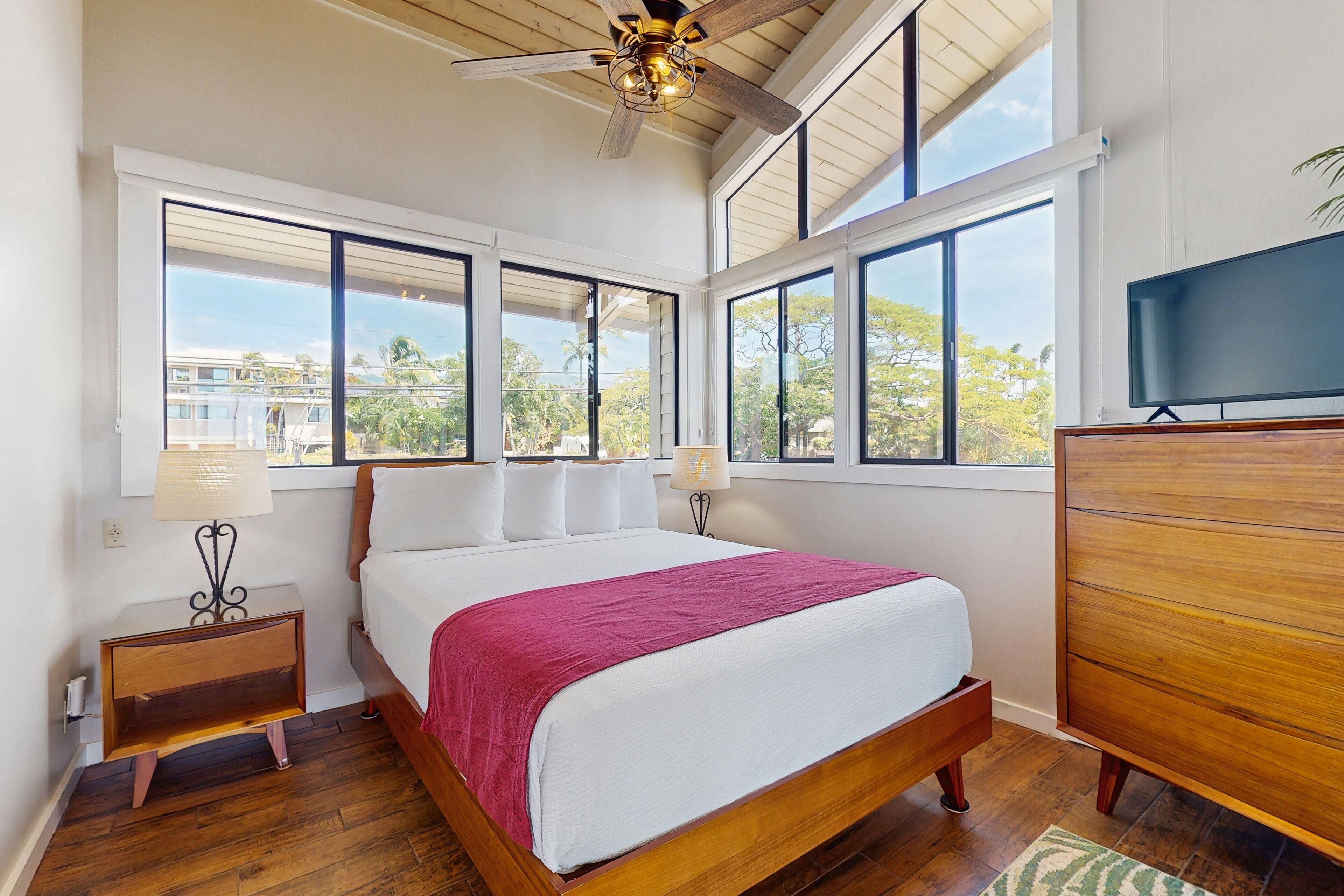 2 bedrooms, iron/ironing board, internet, bed sheets