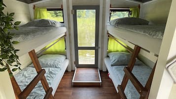 1 dormitori i roba de llit