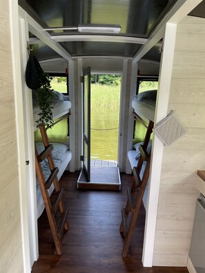 1 bedroom, bed sheets - Boat 'Priepert 2' in Mecklenburg Lake District with Covered Terrace (Priepert)