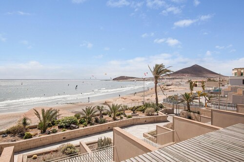 Vacation Apartment "Casa Médano 18" with Sea & Mountain Views & Wi-Fi