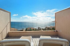 Property grounds - Vacation Apartment "Casa Médano 17" with Sea & Mountain Views & Wi-Fi (Granadilla de Abona)