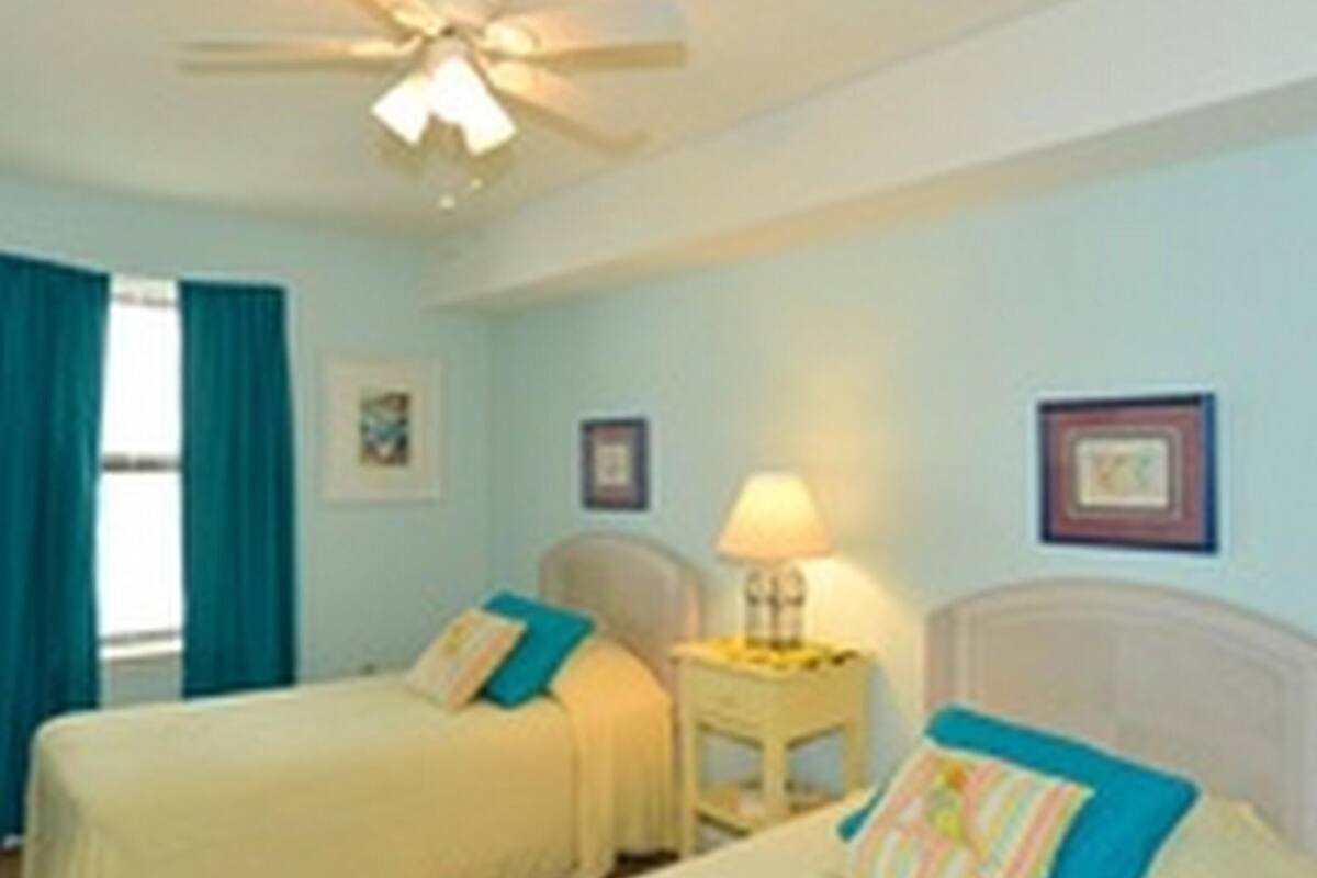 Condo, 3 Bedrooms | 1 bedroom, individually decorated, individually furnished, free WiFi