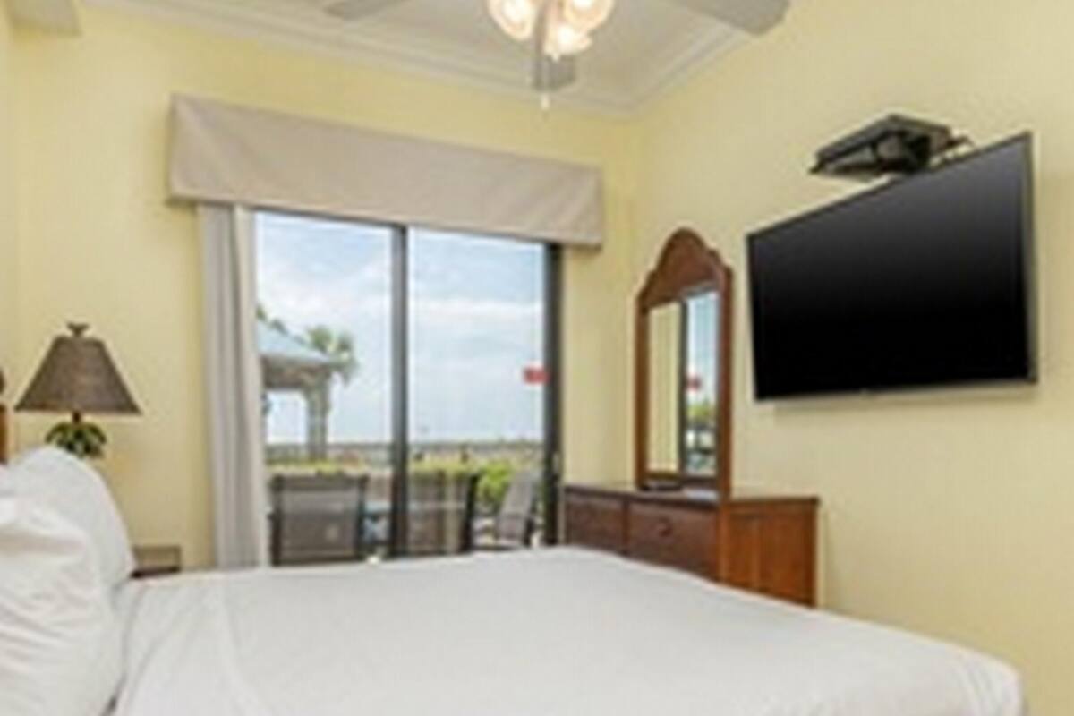 Condo, 2 Bedrooms | 1 bedroom, individually decorated, individually furnished, free WiFi