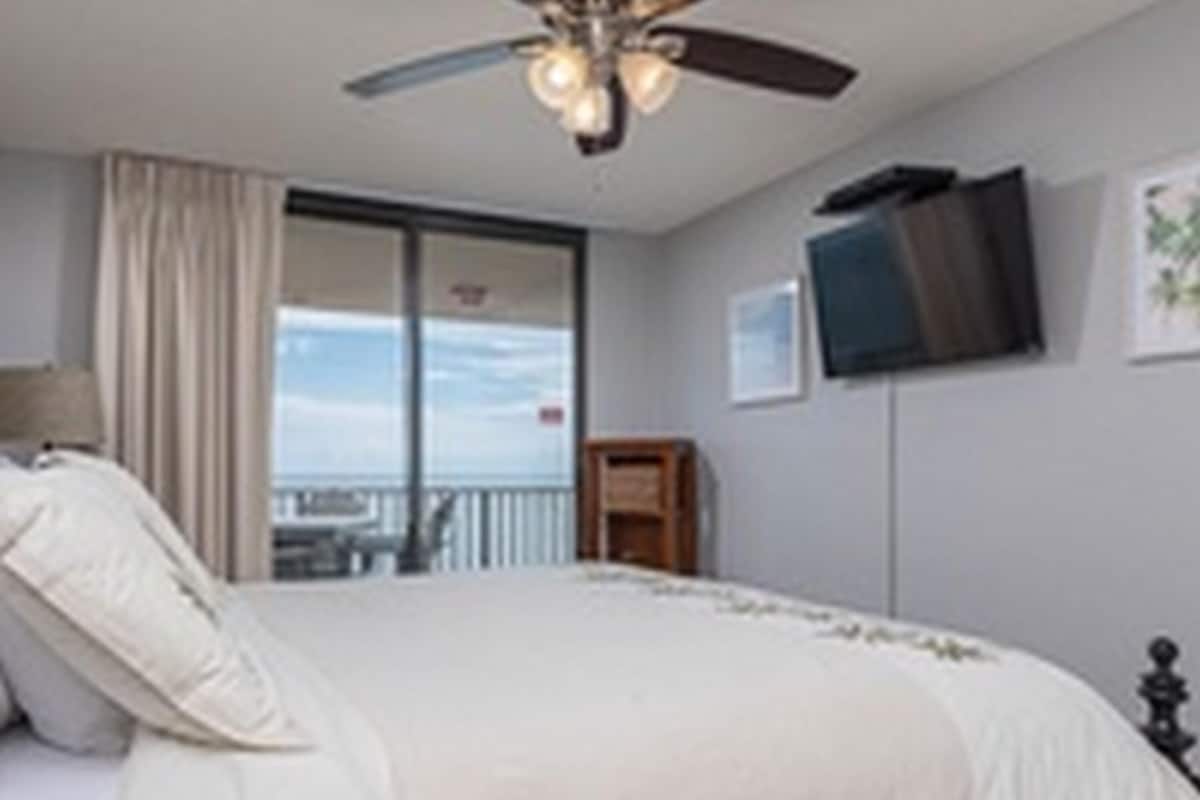 Condo, 2 Bedrooms | 1 bedroom, individually decorated, individually furnished, free WiFi