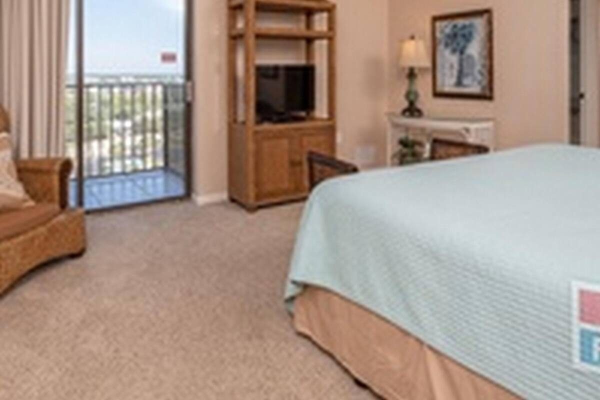 Condo, 3 Bedrooms | 1 bedroom, individually decorated, individually furnished, free WiFi