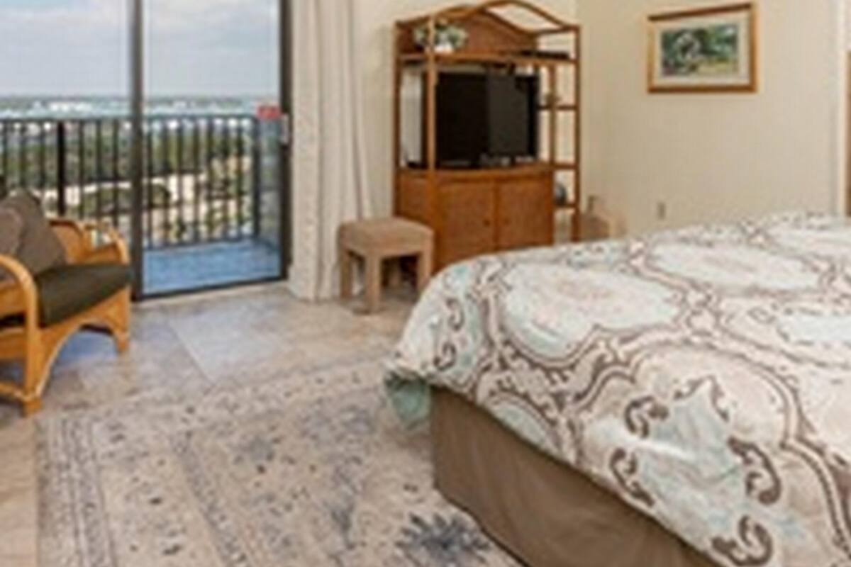 Condo, 3 Bedrooms | 1 bedroom, individually decorated, individually furnished, free WiFi