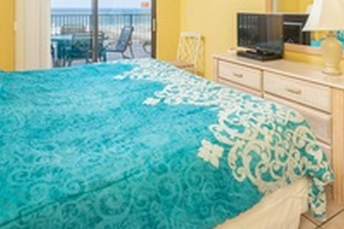 Condo, 2 Bedrooms | 1 bedroom, individually decorated, individually furnished, free WiFi