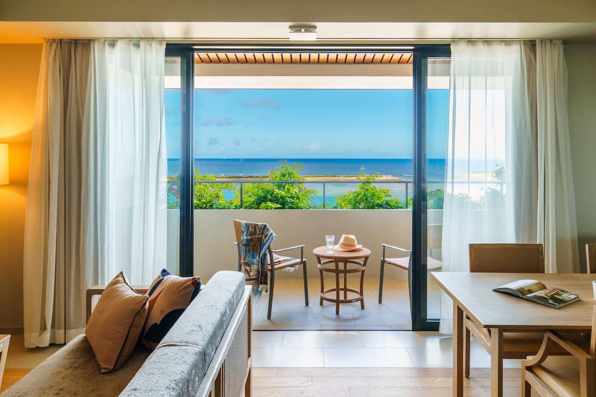 Premier Ocean View, with Club service, Non Smoking | 1 bedroom, in-room safe, blackout drapes, iron/ironing board