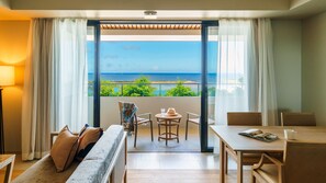 Quarto premier, para não fumantes, vista para o oceano | Cofres nos quartos, cortinas blackout, ferros/tábuas de passar roupa