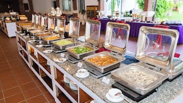 Café da manhã com buffet todos os dias mediante uma taxa