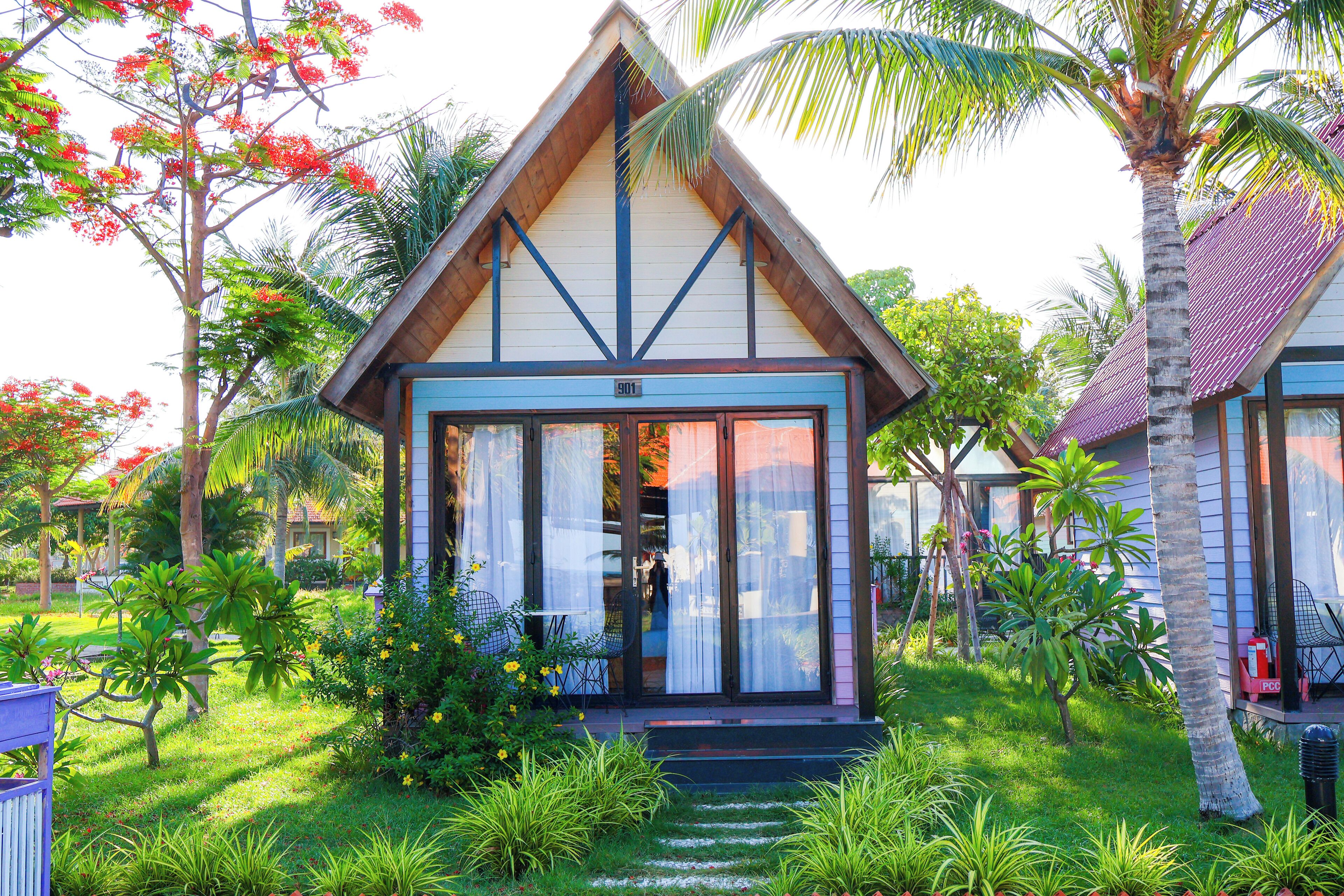 Wooden Bungalow Pool View | Terrace/patio