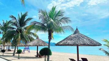 Private beach, white sand, beach bar