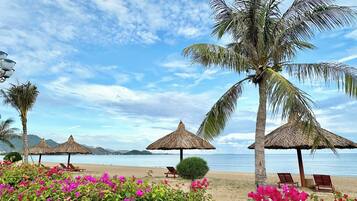 Private beach, white sand, beach bar