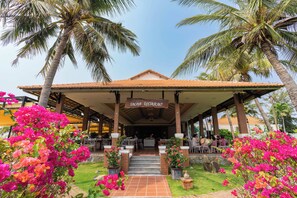 Breakfast and dinner served, beach views 