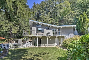 Troutdale Vacation Rental | 3BR | 3BA | 2 Stories | 1,836 Sq Ft