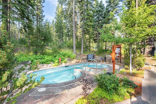 Flurry by AvantStay | Tahoe Donner Home w/ Access to Northstar Resort Community