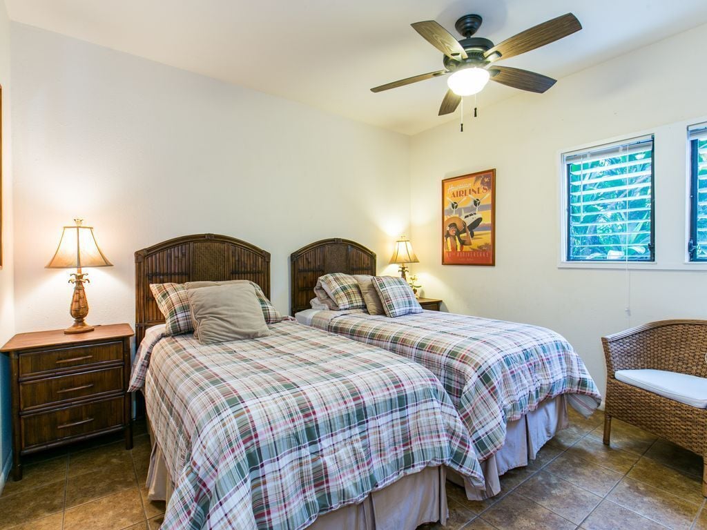 2 bedrooms, desk, iron/ironing board, travel crib