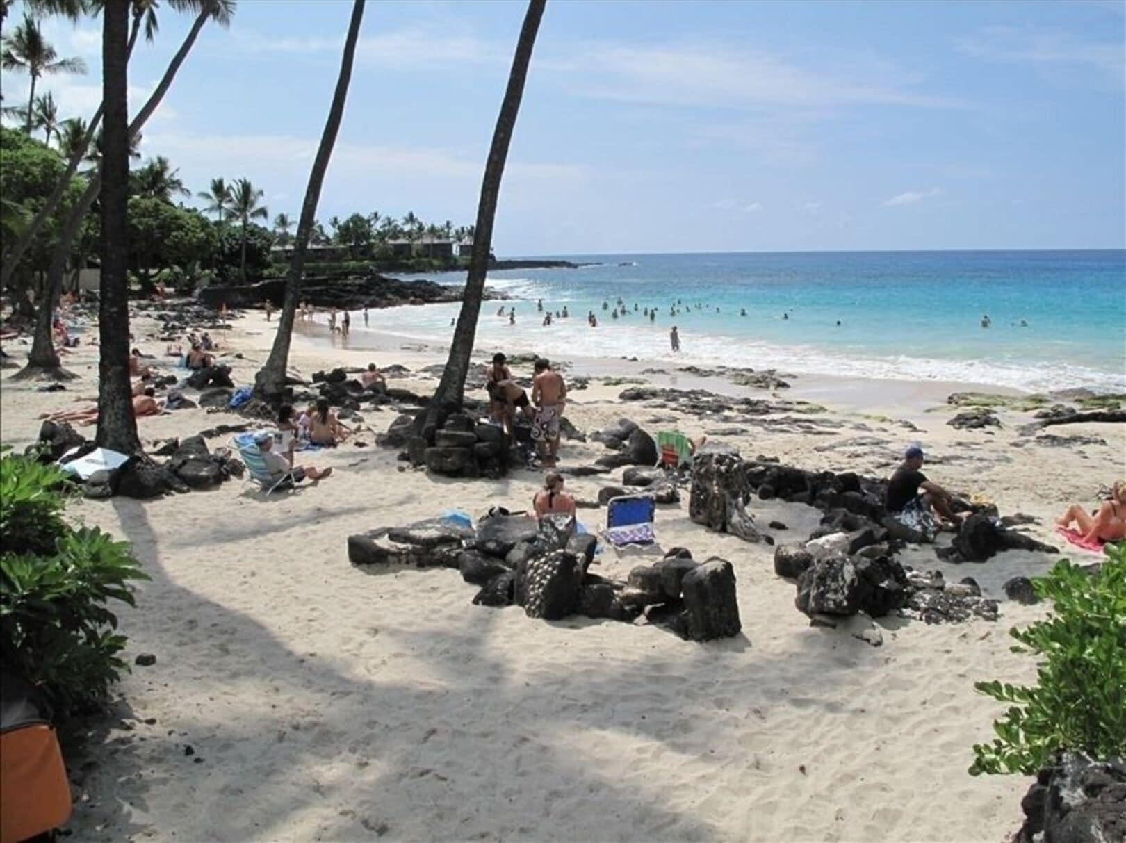 Beach nearby, sun loungers, beach towels