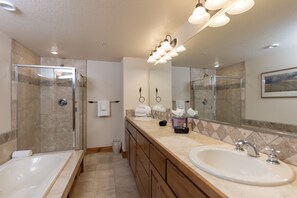 Shower, jetted bath, towels