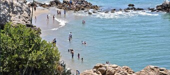 39th St Beach House - Steps to Sand - Air-Conditioning, Bikes and beach gear!!