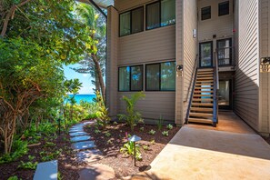 Property grounds - Oceanfront West Maui Condo w/Shared Pool, WiFi, Loft, Desk Workspace, and Lanai (Lahaina)
