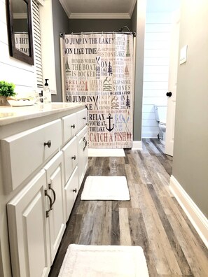 Shower, jetted tub, hair dryer, towels