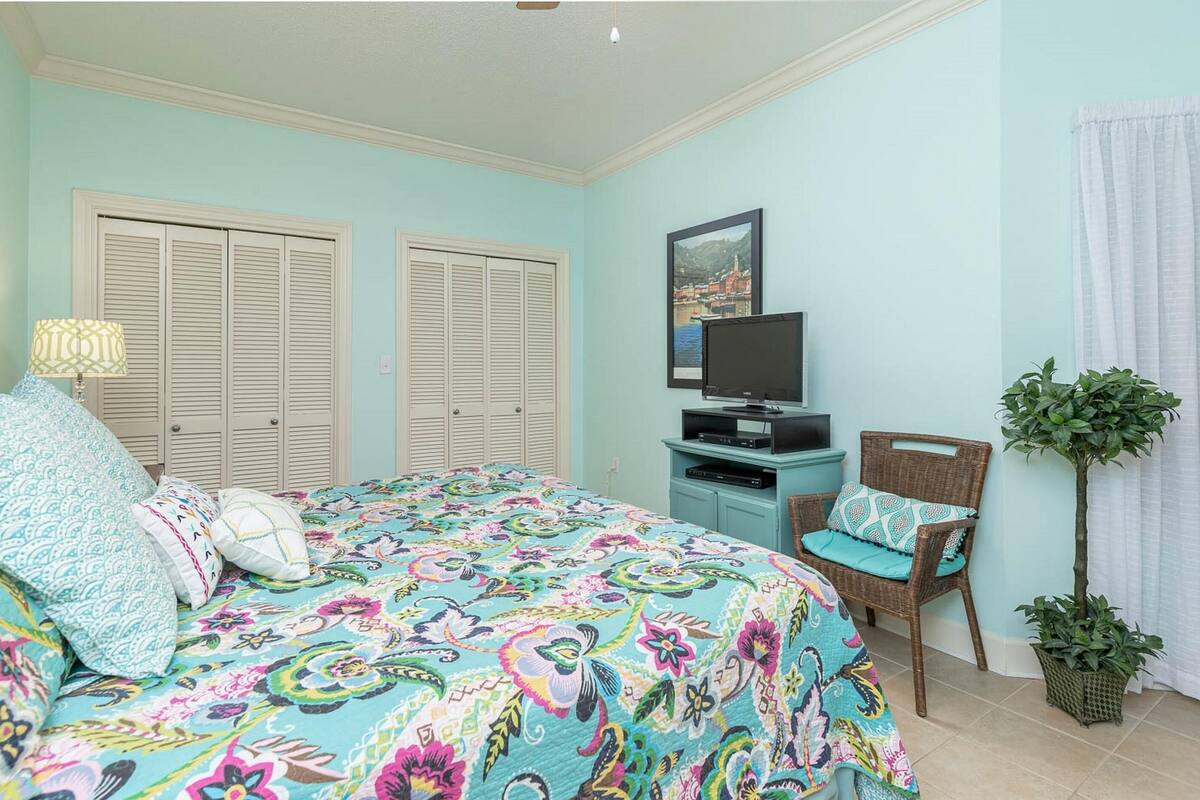 Condo, 2 habitaciones | Decoración personalizada y muebles diferentes