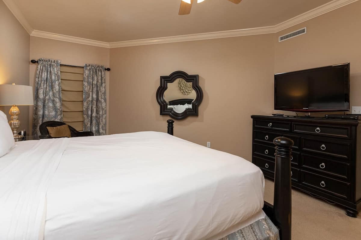 Condo, 2 habitaciones | Decoración personalizada y muebles diferentes