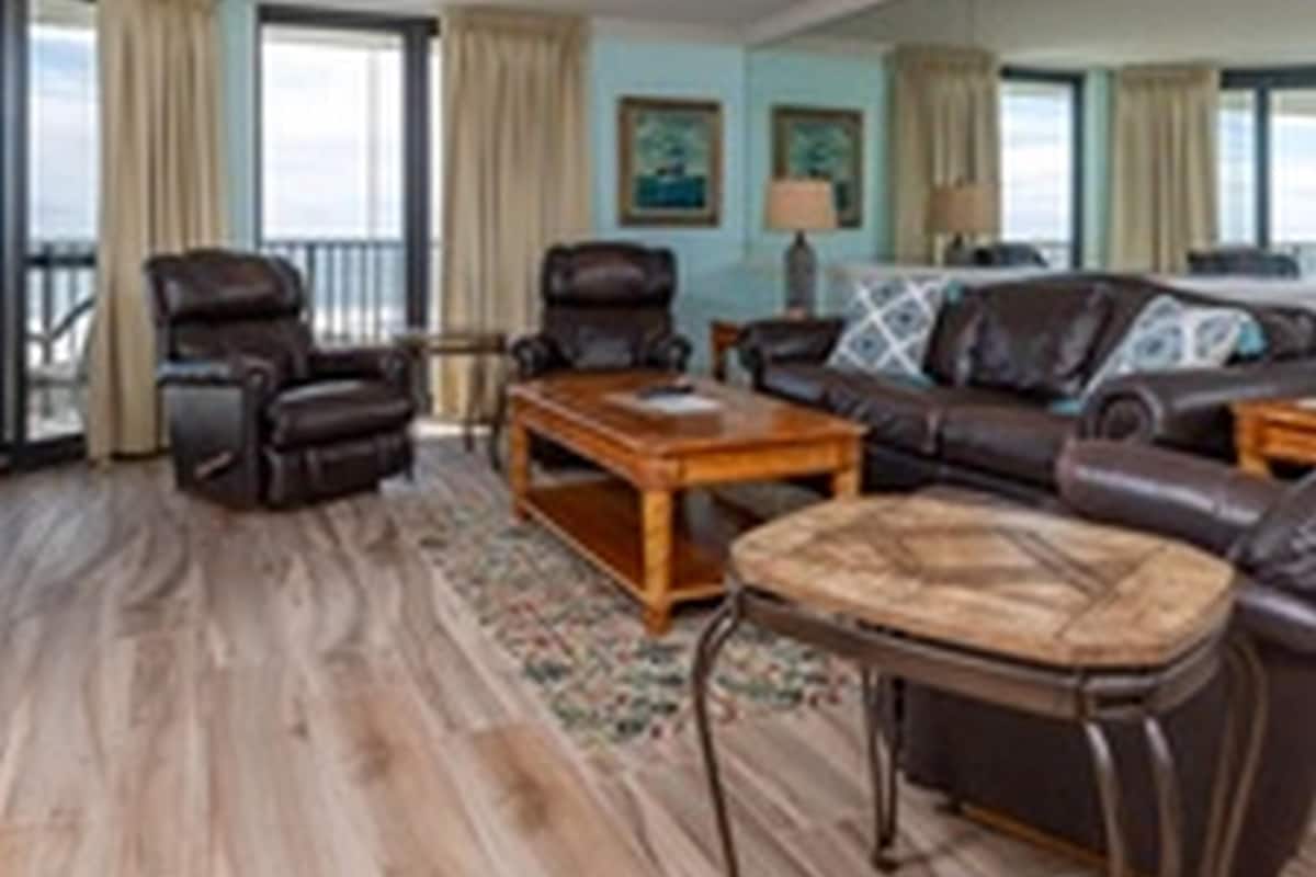 Condo, 3 Bedrooms | Living room | 36-inch TV with digital channels