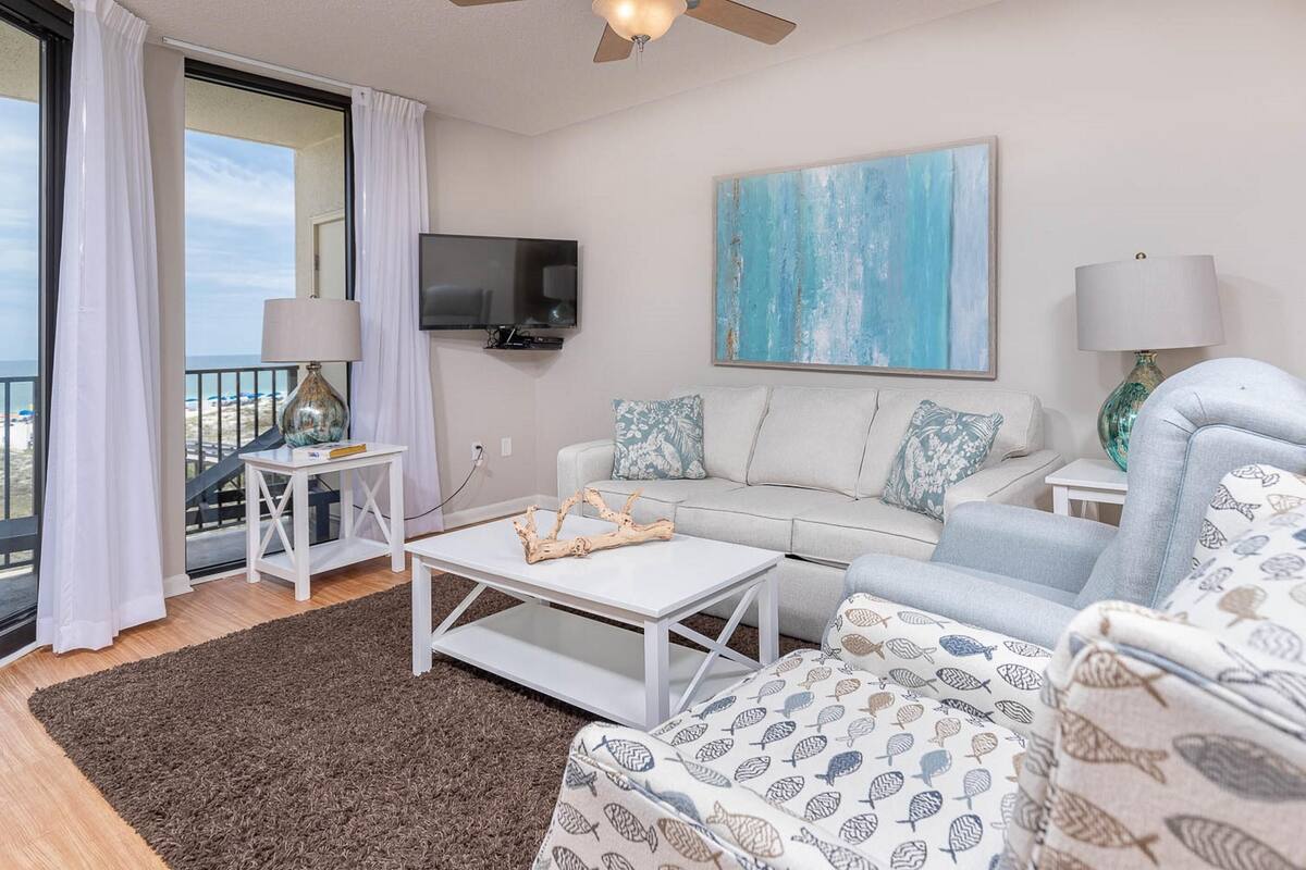 Condo, 1 Bedroom | Living room | 36-inch TV with digital channels