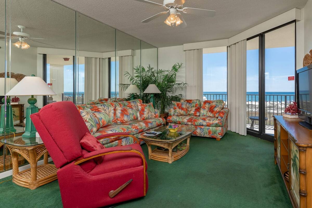 Condo, 2 Bedrooms | Living room | 36-inch TV with digital channels