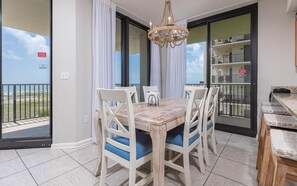 Condo, 3 phòng ngủ | Khu ăn uống