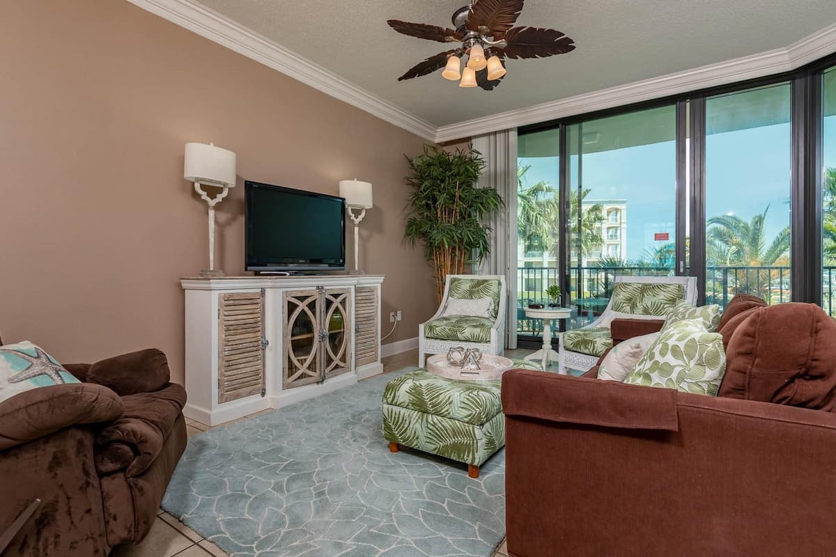 Condo, 2 Bedrooms | Living room | 36-inch TV with digital channels