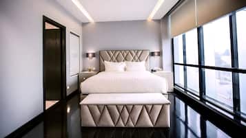 Suite Grand | 1 kamar tidur, minibar, brankas, dan meja kerja