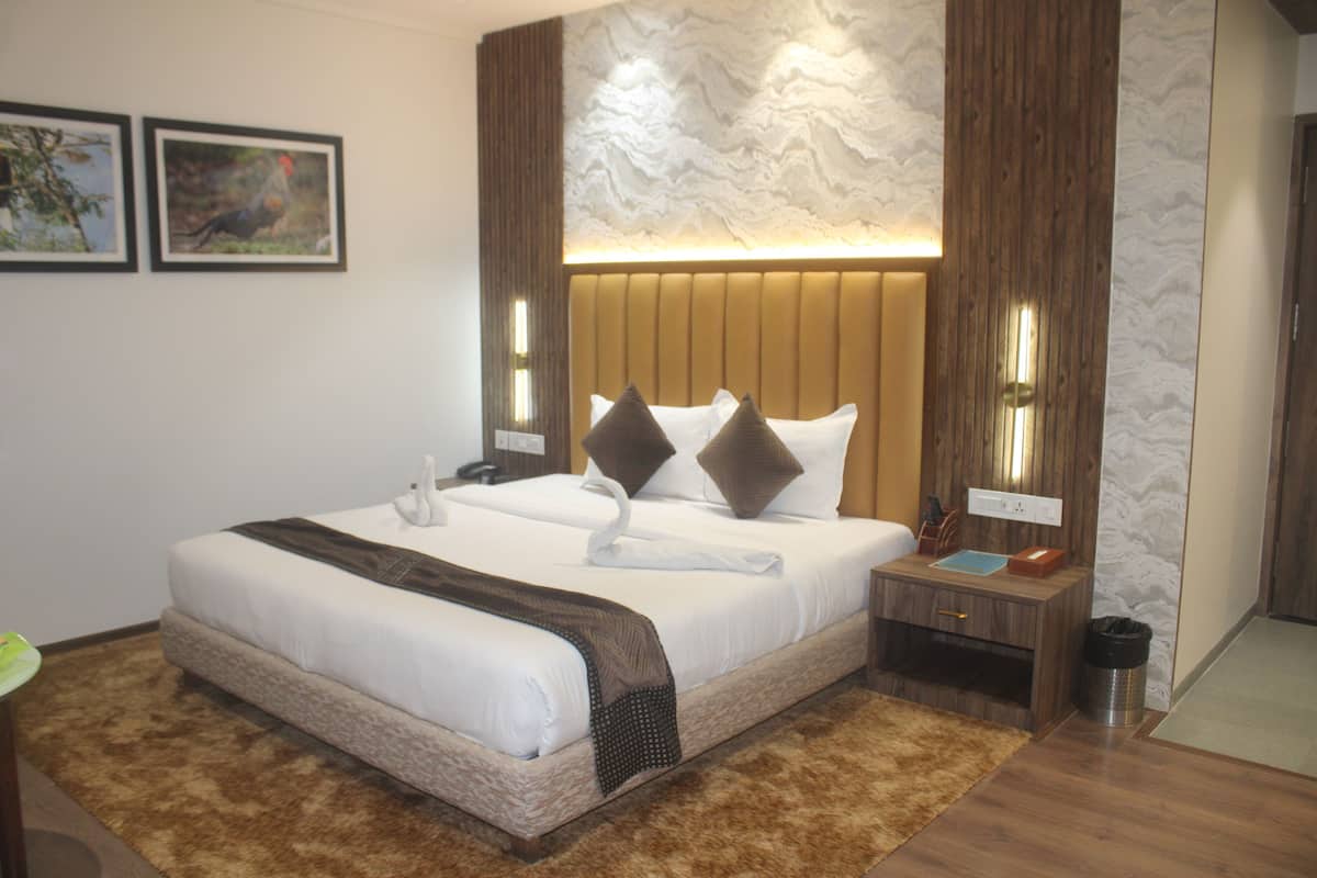 Premium Double Room, City View | Desk, laptop workspace, soundproofing, WiFi (free)