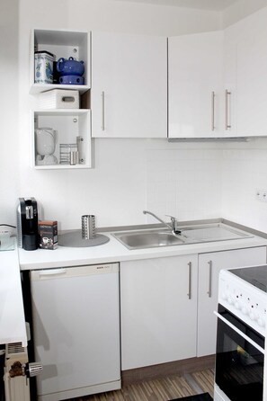 Kjøleskap, ovn, oppvaskmaskin og kaffetrakter/tekoker