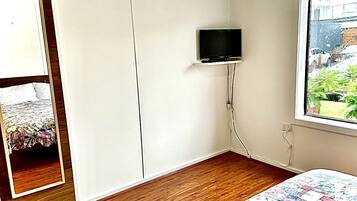 3 bedrooms, iron/ironing board, travel cot, free WiFi