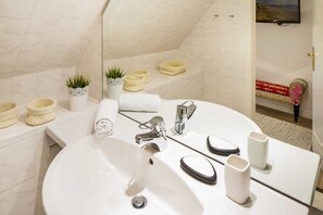 Unclassified image, 4 of 16, button