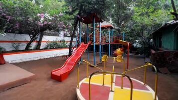 Children’s play area – outdoor