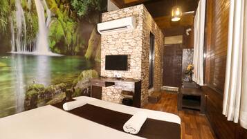 Deluxe Double Room | Individually decorated, individually furnished, desk, laptop workspace