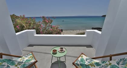 Enjoy your holidays in an excellent seaside home in Kardianni Bay (also known as Giannaki bay)