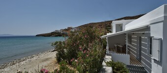 Enjoy your holidays in an excellent seaside home in Kardianni Bay (also known as Giannaki bay)