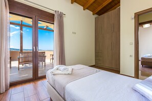 3 chambres, fer et planche à repasser, accès au Wi-Fi (inclus)